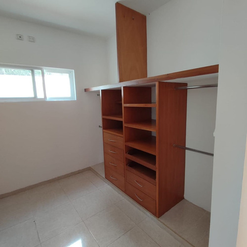 Imagen 13 de 26 de Casa En Renta De Una Sola Planta Con Alberca Zona Norte Meri
