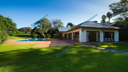 Mansion En El Golf