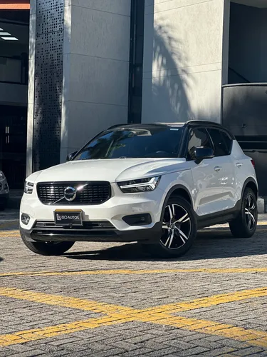 Volvo XC40 2.0 T4 R-Design