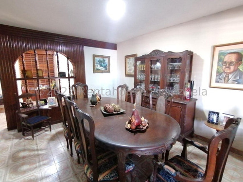 Dennymar, Vende Al Este De La Ciudad, Acogedora Casa Distribuida Armónicamente En 6hab, 4 Baños, Sala Comedor, Cocina, Ideal Para Acondicionar Y Personalizar A Gusto Propio, Contáctame Be557e