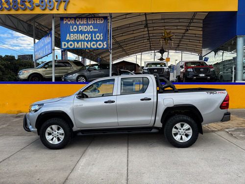Toyota Hilux 2.7 Cabina Doble Sr Mt