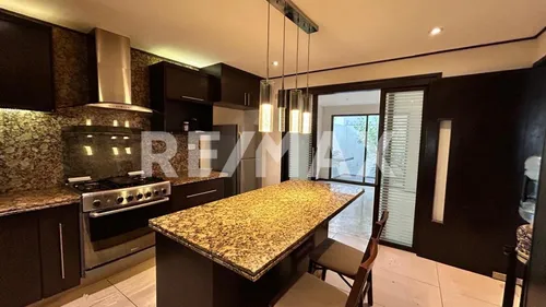 Casa En Venta De Lomas De Angelópolis