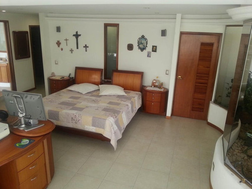 Cómodo Y Bello Apartamento En Venta Ubicado En El Marques 23-24824
