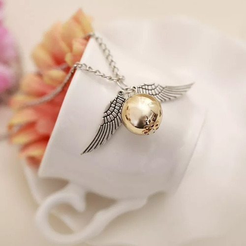Imagen 3 de 5 de Collar Snitch Dorada Harry Potter Quidditch Excelente Regalo
