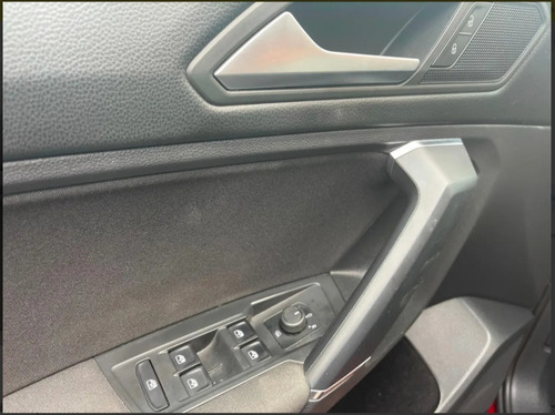 Imagen 10 de 11 de Volkswagen Tiguan 1.4 Trendline Plus Dsg Rojo 2020