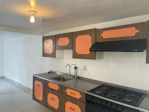 Excelente Oportunidad!!! Casa En Venta En Viveros Del Valle A Dos Minutos De Los Bastones