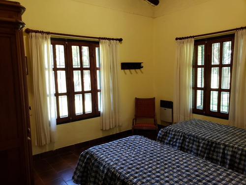 Gran Casco Con Vivienda De 5 Dormitorios 3 Baños, Pileta , 34 Hectareas,