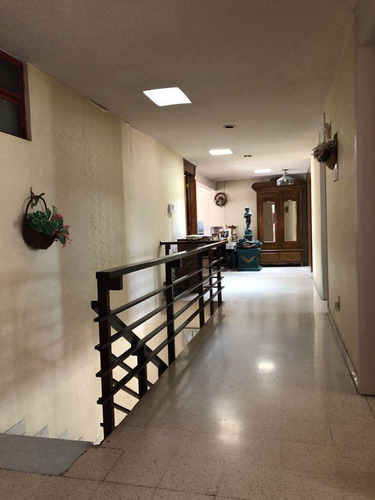 Casa De Adjudicación Bancaria En Venta Ubicada En Julio Zarate, Col. Campamento 2 De Octubre, Iztacalco Cdmx. Cmr.