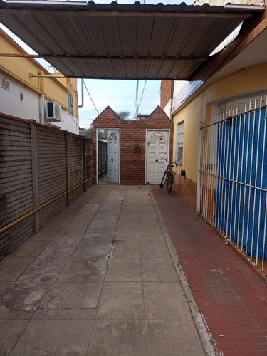 Casa Interna Con Dos Dormitorios A 6 Cuadras De La Estacion!!!