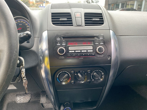 Imagen 21 de 25 de Suzuki Sx4 Glx Sport 2013