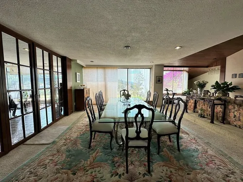 Casa En Excelente Ubicación, Calle Tranquila Y Con Vista Arbolada