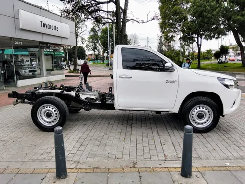 Toyota Hilux 2.7 Gasolina 4x2 Chasis Como Nueva
