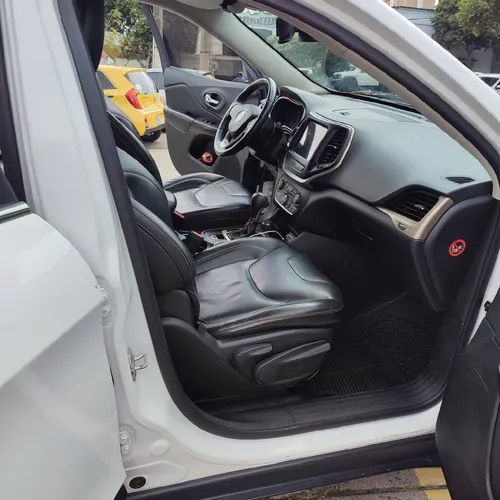 Jeep Cherokee 3.2 Longitude Plus