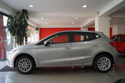 Imagen 8 de 15 de Seat Ibiza Style Plata Manual 2021