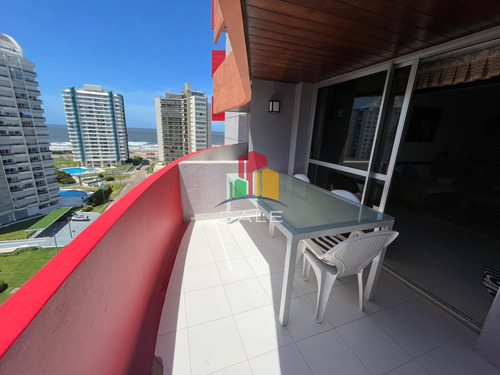 Oportunidad. Vende Apartamento De 2 Dormitorios Con Amplia Planta En Punta Del Este