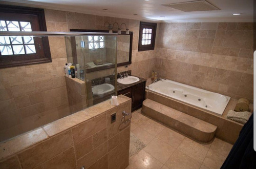 Vendo Majestuosa Mansión En Arroyo Hondo, Distrito Nacional, Santo Domingo, República Dominicana