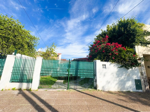 Casa 4 Ambientes Con Garage, Jardín Amplio Y Terraza