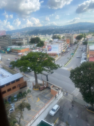 Vendo Espacioso Penthouse En Los Dos Caminos. Ubicacion Privilegiada. 167 Mts. 2/2/1pe