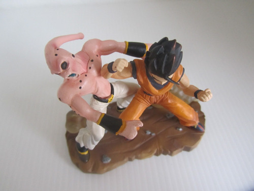 Dragon Ball Gohan Enfrentando A Majin Bu Codazo Mortal