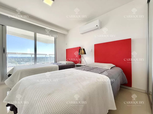 Apartamento De 2 Dormitorios Y Dependencia En Playa Brava - Punta Del Este