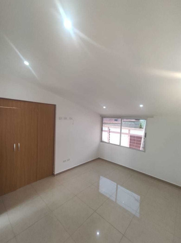 Townhouse En Alquiler El Castaño Maracay