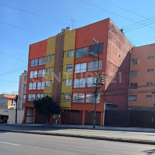 En Planta Baja, A Un Costado De Bodega Aurrera Centenario