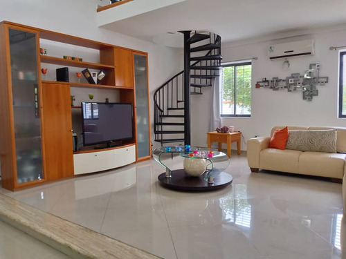 Se Vende Bella Quinta Sabana Larga Valencia 06-41