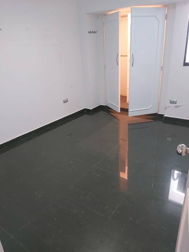 Imagen 13 de 18 de Venta De Apartamento En El Bosque. Planta 100%. Código 129523