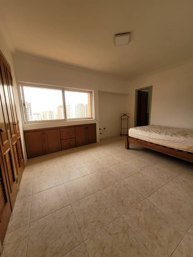 Apartamento En Venta Los Mangos Valencia, Con Planta 100% Y Pozo. Excelente Ubicación Con Una Deslumbrante Vista, Cerca De Colegios, Clínicas, Supermercados Y Sitios De Interés. Dapo