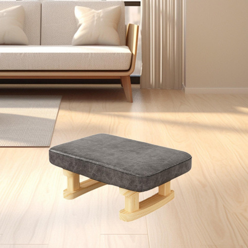 Acogedor Reposapiés De Madera Para La Relajación De Gris