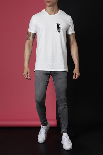 Imagen 4 de 6 de Remera Estampada Respect Those Around Hombre No End 37287