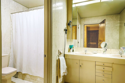 Casa En Venta De 5 Dorm. En Las Condes