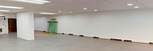 Oficina En Muy Buen Estado, Reciclada | Luminosa