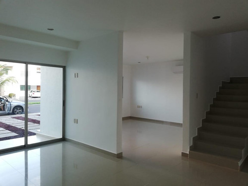 Imagen 5 de 22 de Lomas De La Rioja, Casa En Renta De 3 Recámaras