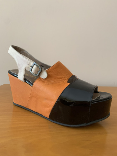 Zapatos Zueco Bottana Charol Y Cuero T37 No Paruolo No Prune Negro Y Naranja 37 (Usado)