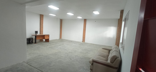 Imagen 3 de 9 de Alquiler De Galpon En Santa Monica 900 Mt2