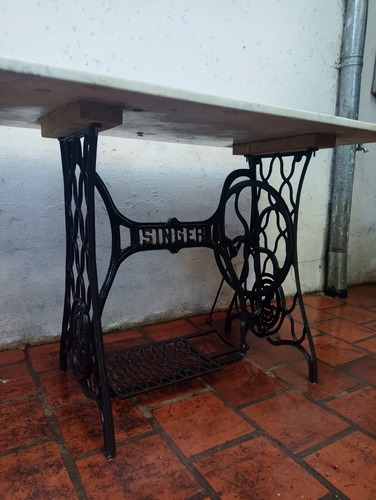 Mesa Tapa De Mármol, Base Hierro, Original Blanco (Usado)