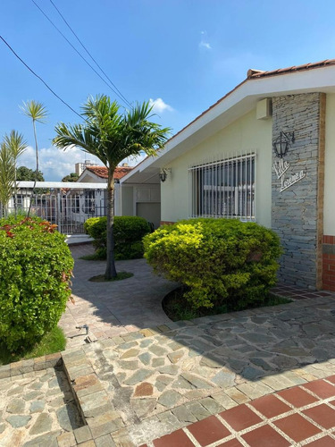 En Venta Casa Urb. El Centro Maracay. Js0214