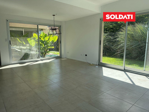 Venta 3 Cuartos Y Escritorio. Pileta, Parrilla, Piscina.