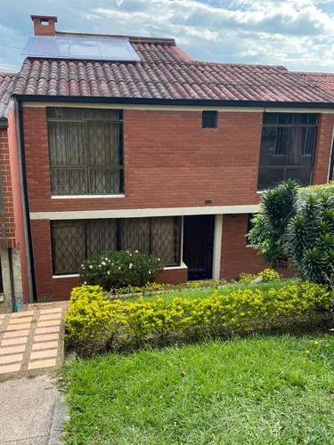 Casa En La Urbanizacion La Aldea, Al Norte De La Ciudad De Popayan.