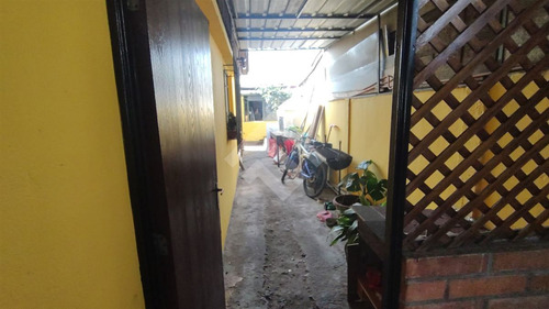 Casa En Venta De 4 Dorm. En Maipú