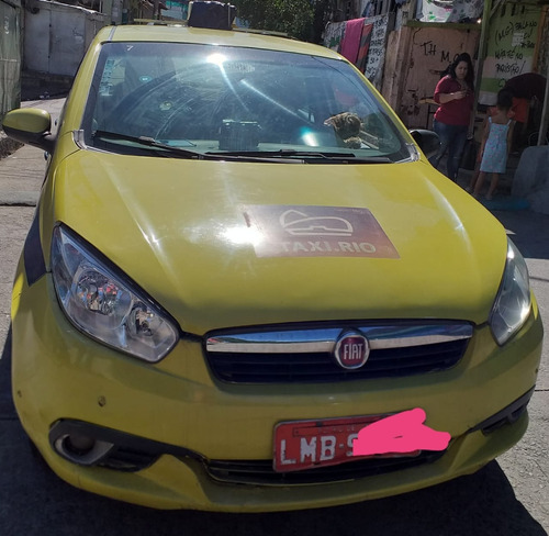 Fiat Grand Siena 1.4 Tetrafuel 4p Tetra-combustible 2015