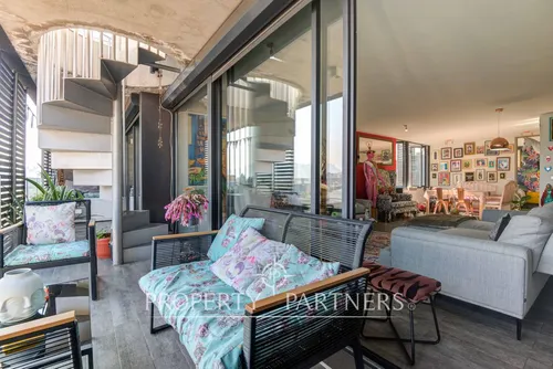 Penthouse Dúplex Con Vista Despejada En Moderno Ed...