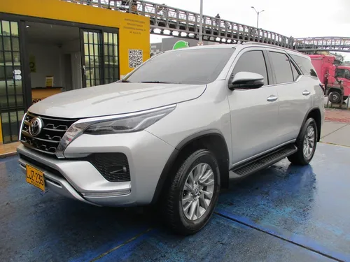 Toyota Fortuner Srv 4x2 2400cc At Aa