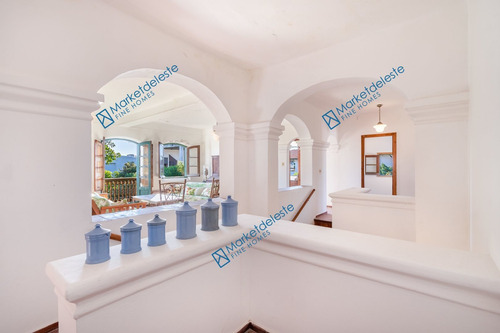 Peninsula Colonial