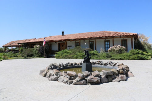 Gran Casa Estilo Colonial Chilena, Con Medialuna Oficial