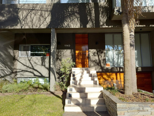 Sensacional Casa Moderna, Super Luminosa Y Con Ambientes Amplios.