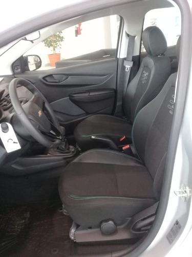 Imagen 10 de 18 de Chevrolet Onix 1.4 Joy Black 2023 Manual (5 Puertas)
