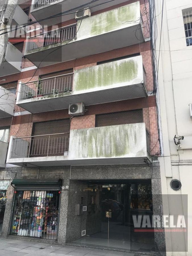 Retasado!! Hipólito Yrigoyen 3700 P. 9° Almagro 2 Amb. C/2 Balcones Al Cfte. Bajas Expensas Luminoso!!