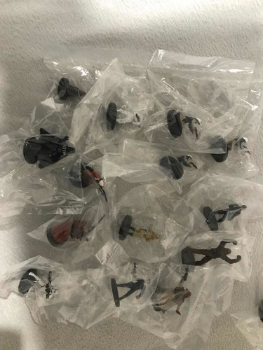 Dos Paquetes Con 24 Figuras Star Wars Miniatures Wizards (Usado)